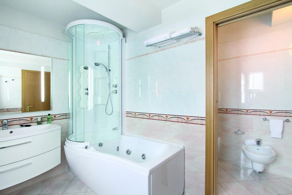 Deluxe Double Room,1574709236:JPEG